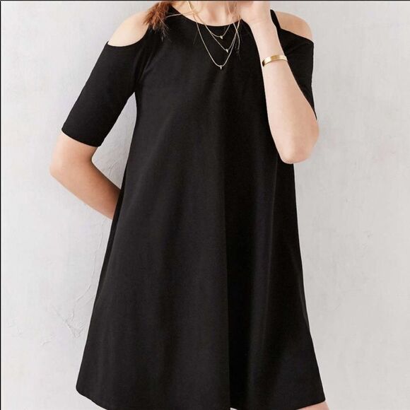 Urban Outfitters Dresses & Skirts - Urban Outfitters Cold Shoulder Tunic Dress
